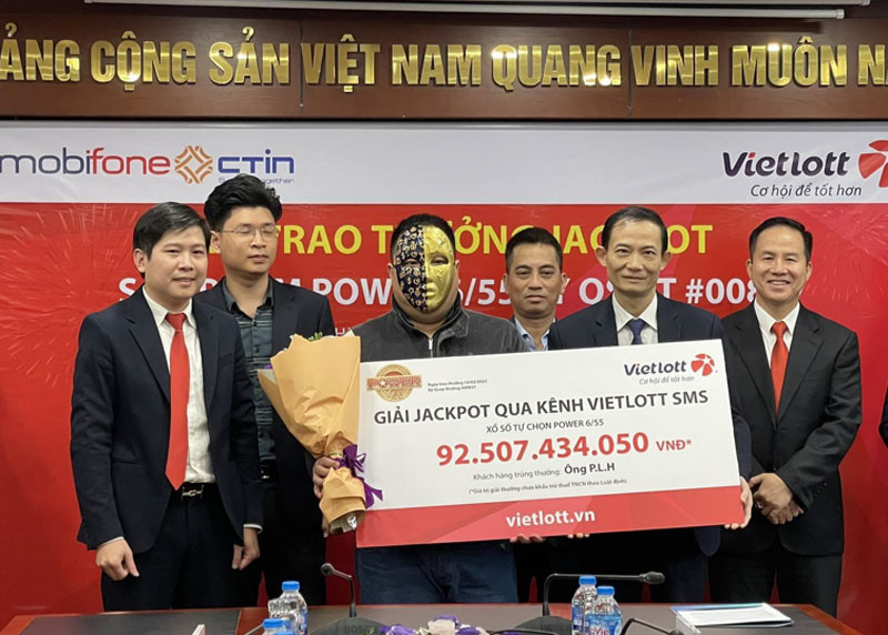 Ông P.L.H nhận giải Jackpot trị giá hơn 92 tỷ đồng.