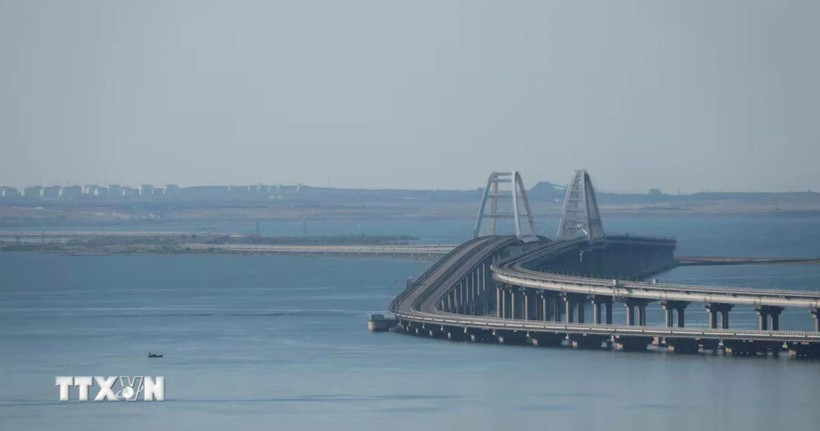 Hai tàu gặp nạn khi di chuyển qua Eo biển Kerch. (Ảnh: REUTERS/TTXVN)