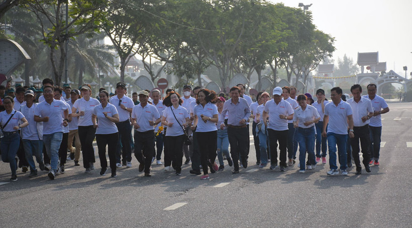Giải Việt dã-chạy Vũ trang truyền thống Báo Đà Nẵng năm 2023 với 800 vận động viên tham gia.