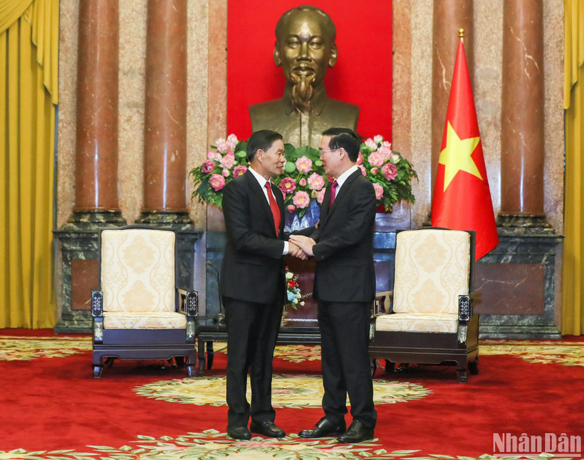 Chủ tịch nước Võ Văn Thưởng và Chủ tịch Ủy ban Trung ương Mặt trận Lào xây dựng đất nước Sinlavong Khoutphaythoune tại buổi tiếp.