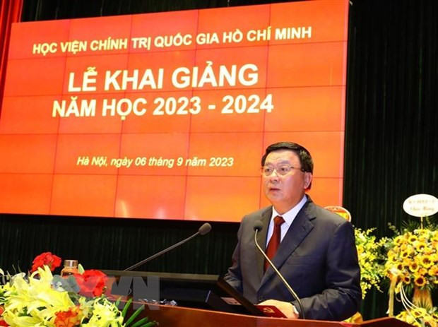 Đồng chí Nguyễn Xuân Thắng, Ủy viên Bộ Chính trị, Giám đốc Học viện Chính trị Quốc gia Hồ Chí Minh, Chủ tịch Hội đồng Lý luận Trung ương phát biểu tại Lễ khai giảng. (Ảnh: TTXVN)