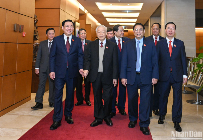 Tổng Bí thư Nguyễn Phú Trọng, Thủ tướng Phạm Minh Chính, Chủ tịch Quốc hội Vương Đình Huệ, Thường trực Ban Bí thư Võ Văn Thưởng cùng các đại biểu dự phiên họp.