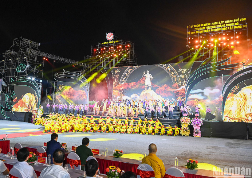 Lễ kỷ niệm là sự kiện đặc biệt khẳng định những thành tựu mà thành phố Vinh đã đạt được trong những năm qua. Nơi đây đã ghi đậm dấu ấn của vị Anh hùng áo vải Nguyễn Huệ-Hoàng đế Quang Trung trên mảnh đất “địa linh nhân kiệt” hội tụ tứ linh huyền thoại Phượng Hoàng-Trung Đô xưa. Từ đổ nát của chiến tranh, 60 năm qua biết bao công sức của cán bộ, chiến sĩ, nhân dân đã xây dựng và phát triển trở thành một thành phố hiện đại, trẻ trung và năng động.
