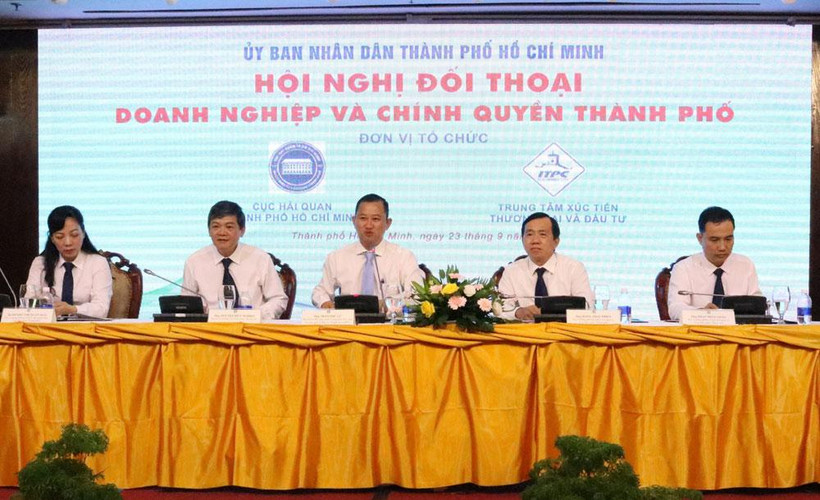 Ban tổ chức giải đáp thắc mắc về chính sách thuế cho các doanh nghiệp.