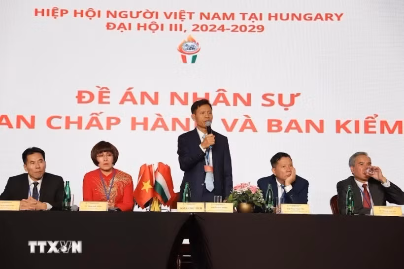 Ông Vũ Quý Dương, Chủ tịch Hiệp hội người Việt Nam tại Hungary phát biểu ở đại hội. (Ảnh: TTXVN)