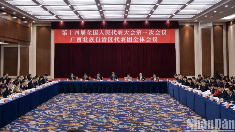 Toàn cảnh phiên thảo luận mở của Đoàn đại biểu Nhân đại toàn quốc (Quốc hội) Khu tự trị dân tộc Choang Quảng Tây, Trung Quốc.