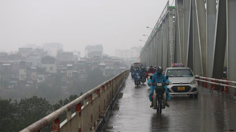 Khu vực Hà Nội sáng và đêm có mưa nhỏ, mưa phùn và sương mù; sáng và đêm trời lạnh. (Ảnh minh họa)