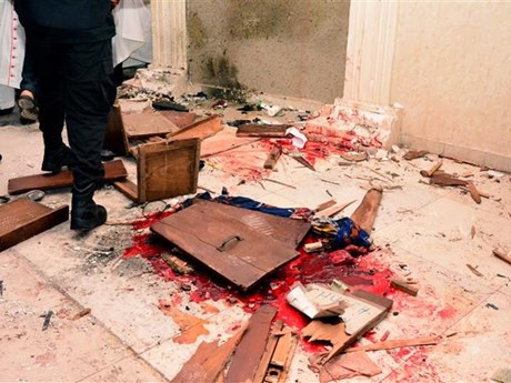 Hiện trường một vụ tấn công ở thị trấn Owo, Tây Nam Nigeria, hồi năm ngoái. (Ảnh: AFP/TTXVN)