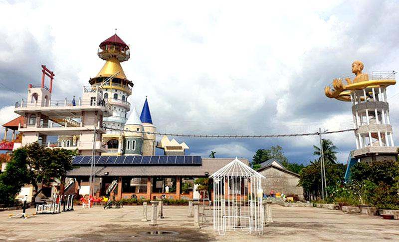 Toàn cảnh khu ăn uống giải trí ở thị trấn An Lạc Thôn, huyện Kế sách, tỉnh Sóc Trăng.