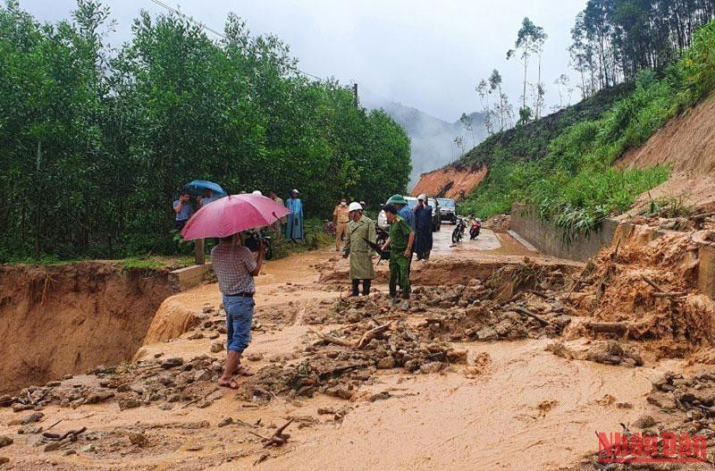Hiện trường vụ sạt lở tại khu vực suối Tình Cảm, xã An Quang, huyện An Lão, tỉnh Bình Định.