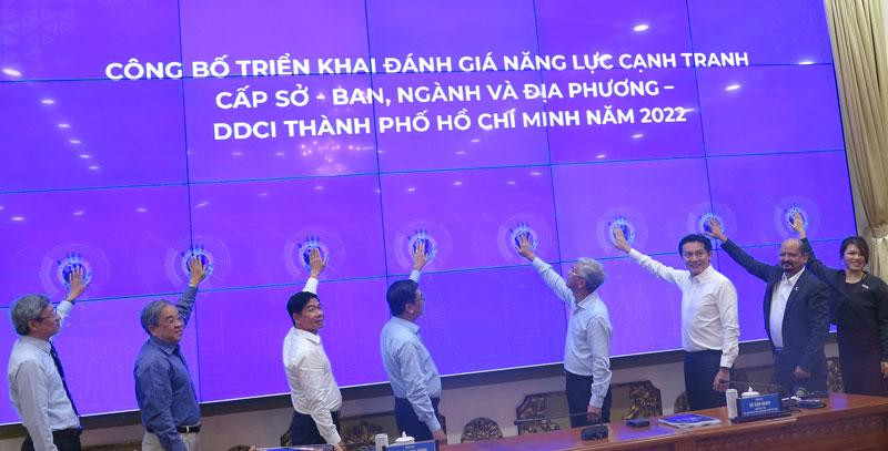 Các đại biểu nhấn nút phát động Kế hoạch đánh giá DDCI.