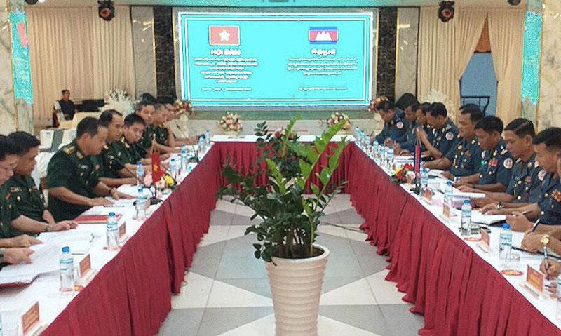 Hội đàm giữa Đoàn đại biểu Bộ Chỉ huy Bộ đội Biên phòng tỉnh Gia Lai và Đoàn đại biểu Bộ Chỉ huy Hiến binh tỉnh Ratanakiri (Vương quốc Campuchia).