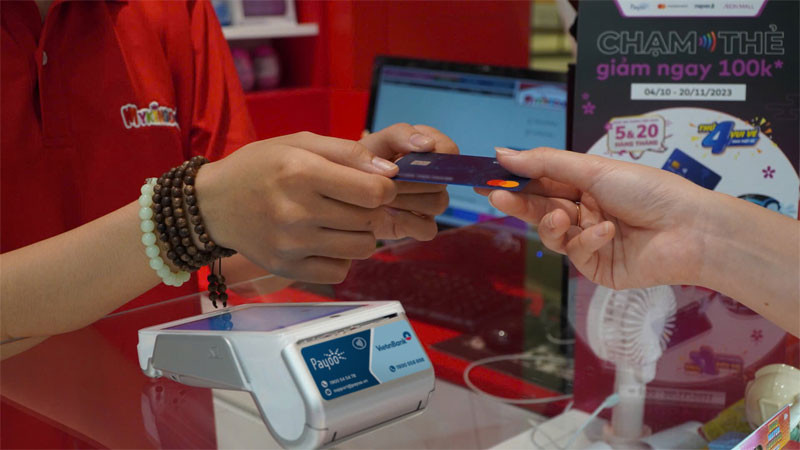 Khách hàng thanh toán không tiền mặt nhanh chóng thông qua nền tảng Payoo - đây là thành quả của sự hợp tác giữa VietinBank và VietUnion.