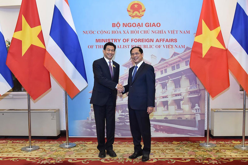 Bộ trưởng Ngoại giao Bùi Thanh Sơn với Phó Thủ tướng, Bộ trưởng Ngoại giao Thái Lan Parnpree Bahiddha-Nukara.