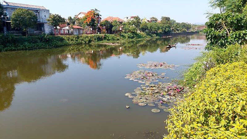 Sông Ngự Hà, còn được gọi là sông Vua, được đào làm hai lần vào năm 1805 thời Gia Long và 1825 thời Minh Mạng. Cùng với giá trị về giao thông, cảnh quan, sông còn tạo sự thông thủy với sông Hương để điều tiết nước, giảm nạn úng ngập cho nội thành Huế.