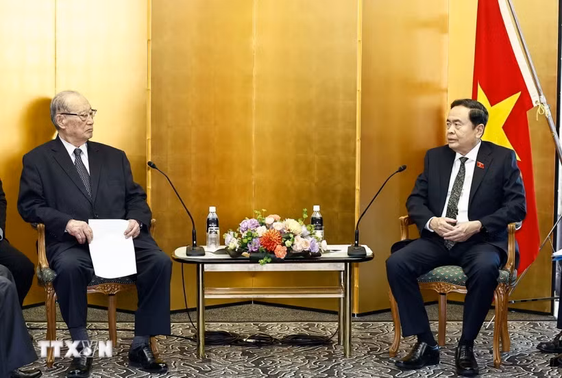 Chủ tịch Quốc hội Trần Thanh Mẫn tiếp Chủ tịch điều hành Hội đồng thúc đẩy ngoại giao nhân dân Nhật Bản Matsuzawa. (Ảnh: TTXVN)