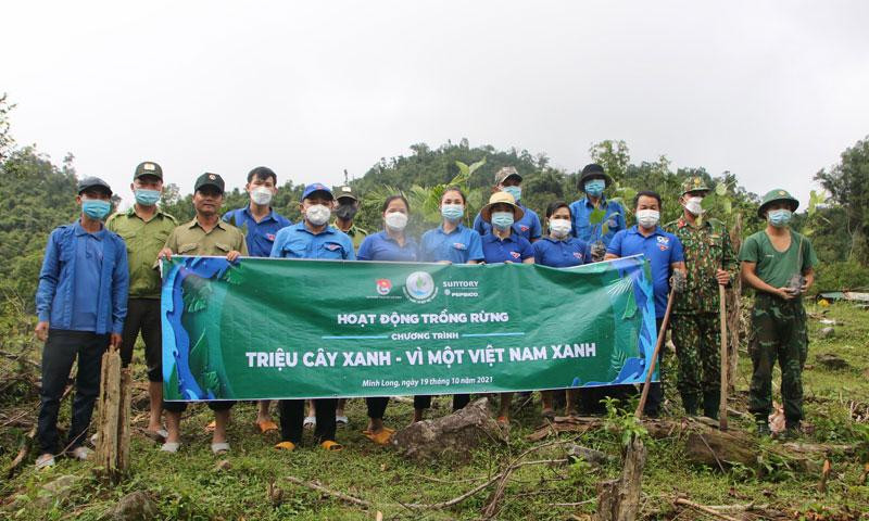 Tuổi trẻ Quảng Ngãi hưởng ứng Chương trình Triệu cây xanh-Vì một Việt Nam xanh.