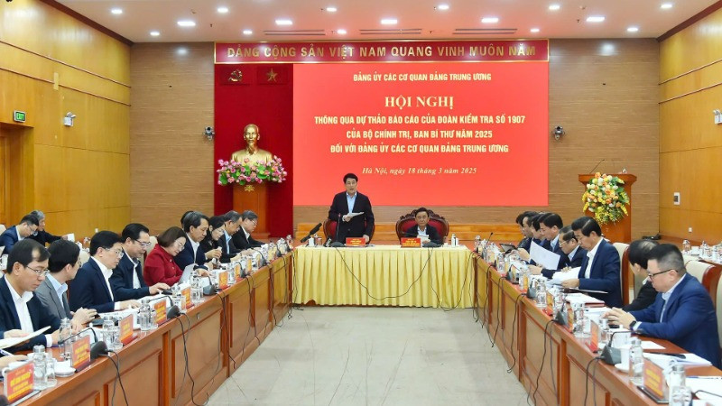 Chủ tịch nước Lương Cường chủ trì hội nghị.