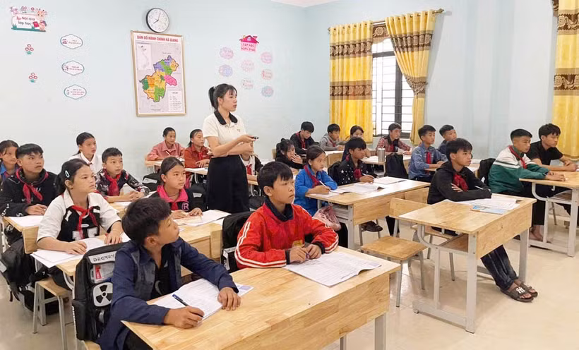 Hơn 300 học sinh ở xã Thàng Tín trở lại trường sau 2 ngày nghỉ do ảnh hưởng mưa lớn.