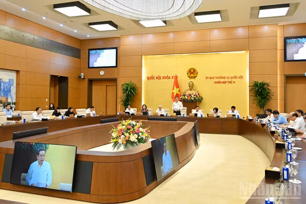 Quang cảnh Phiên họp thứ 4 của Ủy ban Thường vụ Quốc hội.