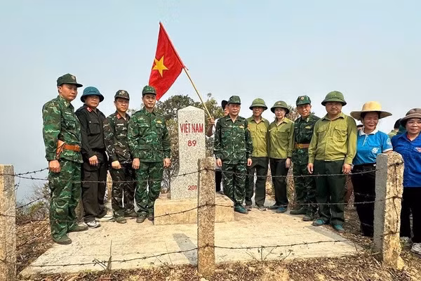 Các lực lượng tham gia tuần tra tuyến biên giới Việt Nam-Lào.