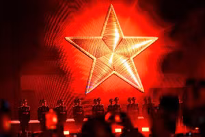 “Tổ quốc trong tim” - chương trình nghệ thuật đặc biệt do Báo Nhân Dân, Ủy ban nhân dân thành phố Hà Nội phối hợp tổ chức. (Ảnh: BÁO NHÂN DÂN)