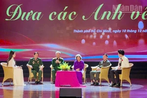 Các khách mời chia sẻ về hành trình tìm kiếm, quy tập hài cốt liệt sĩ.