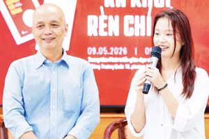 Tác giả Nguyễn Thành Nam cùng nhân vật “Thanh”.