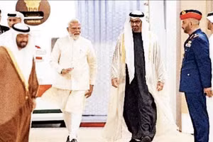 Hai nhà lãnh đạo Ấn Độ và UAE trước cuộc hội đàm ở Abu Dhabi.