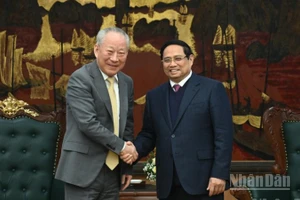 Thủ tướng Phạm Minh Chính và ông Nghiêm Giới Hòa, người sáng lập Tập đoàn Xây dựng Thái Bình Dương. (Ảnh: TRẦN HẢI)