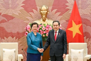 Chủ tịch Quốc hội Trần Thanh Mẫn và Đại sứ Vương quốc Campuchia Chea Kimtha. (Ảnh: DUY LINH)