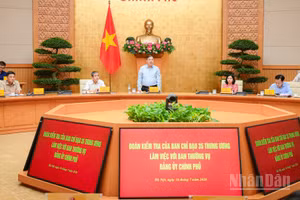 Đồng chí Phạm Gia Túc, Ủy viên Bộ Chính trị, Phó Bí thư Thường trực, Phó Thủ tướng Thường trực, Trưởng ban Chỉ đạo 35 Đảng ủy Chính phủ phát biểu tại buổi làm việc. (Ảnh: BẢO LONG)