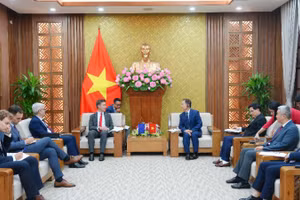Bộ trưởng Tư pháp Hoàng Thanh Tùng tiếp Ngài Julien Guerrier, Đại sứ Liên minh châu Âu tại Việt Nam. (Ảnh: TL)