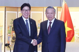 Tổng Bí thư Tô Lâm tiếp ông Busan Park Hyeong Jun, Thị trưởng thành phố Busan, Hàn Quốc. (Ảnh: TTXVN)