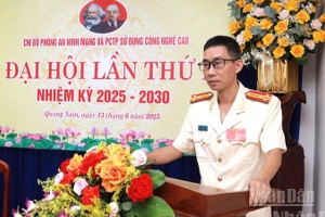 Thượng tá Phạm Việt Ân - Trưởng Phòng An ninh mạng và phòng, chống tội phạm sử dụng công nghệ cao Công an thành phố Đà Nẵng. (Ảnh: ĐÌNH TĂNG)