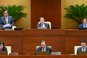 Chủ tịch Quốc hội Trần Thanh Mẫn và Phó Chủ tịch Quốc hội chủ trì, điều hành phiên họp. (Ảnh: ĐĂNG ANH)