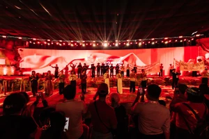  Không gian bán thực cảnh “95 năm Cờ Đảng soi đường”. (Ảnh: TL)