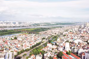 Khu vực ven sông Hồng sẽ được chỉnh trang, quy hoạch theo hướng hiện đại, có bản sắc văn hóa. (Ảnh: TRẦN HẢI)