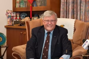 Giáo sư Carl Thayer, thuộc Học viện Quốc phòng Australia, Đại học New South Wales. (Ảnh: TTXVN)