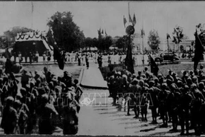 Đông đảo người dân tập trung tại Quảng trường Ba Đình nghe Chủ tịch Hồ Chí Minh đọc bản Tuyên ngôn độc lập sáng 2/9/1945. (Ảnh tư liệu: TTXVN)