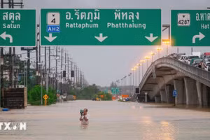 Thái Lan đang tăng trưởng kinh tế chậm nhất ASEAN. Ảnh: Lũ lụt tại Thái Lan. (Nguồn: THX/TTXVN)