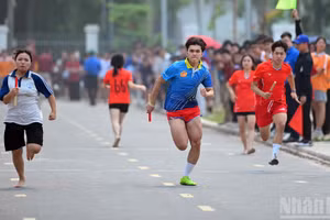 Đường chạy tiếp sức là một trong những nội dung sôi động, gay cấn nhất tại Ngày hội "Học sinh 3 rèn luyện", "Học sinh 3 tốt".