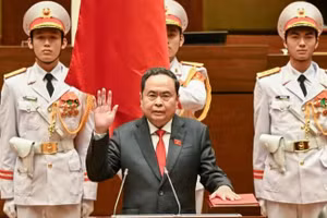 Đồng chí Trần Thanh Mẫn tuyên thệ nhậm chức Chủ tịch Quốc hội nước Cộng hòa xã hội chủ nghĩa Việt Nam khóa XVI. (Ảnh: DUY LINH)