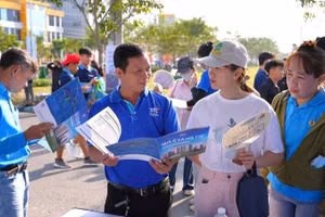Dự án chung cư nhà ở xã hội ở phường Tân Ninh (Tây Ninh) mở phiên giao dịch, thu hút sự quan tâm của rất nhiều người lao động.