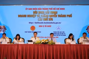 Các đại biểu chủ trì buổi đối thoại.