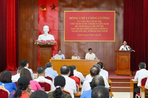 Chủ tịch nước Lương Cường và Đoàn công tác Trung ương dự sinh hoạt chuyên đề tại Chi bộ thôn Quảng Chính 6, xã Quảng Hà, tỉnh Quảng Ninh. (Ảnh: THỦY NGUYÊN)