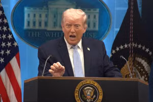 Tổng thống Mỹ Donald Trump phát biểu tại cuộc họp báo ở Nhà Trắng, Washington, D.C. (Ảnh: THX/TTXVN)
