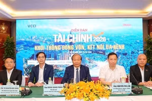 Các đại biểu chủ tọa tại Diễn đàn Tài chính 2026 với chủ đề “Khơi thông dòng vốn, kết nối đa kênh”.