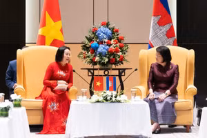 Chủ tịch Quốc hội Campuchia Samdech Khuon Sudary tiếp đồng chí Nguyễn Thị Thanh, Ủy viên Trung ương Đảng, Phó Chủ tịch Quốc hội, Chủ tịch Nhóm Nghị sĩ hữu nghị Việt Nam-Campuchia, Chủ tịch Hội Hữu nghị Việt Nam-Campuchia. (Ảnh: quochoi.vn)
