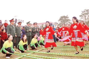 Niềm vui ngày hội. (Ảnh: NGỌC LÂM)